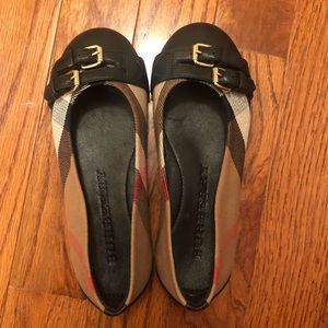 Brand New Burberry girls dress shoes 11